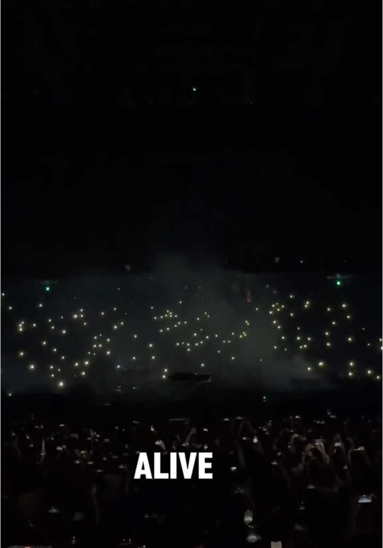 LP I’m alive , It got into my soul again , I 'm crying my eyes out…♥️♥️♥️ #linkinpark #chester #legends #legendsneverdie #bennington #chesterbennington #linkinparkfan #imalive 
