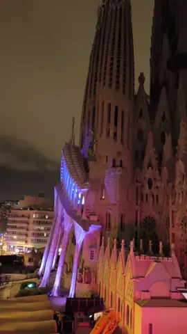 Easter Light Show at Sagrada Família! 🌟 The Sagrada Família will host a special light show on the Passion façade,  where Gaudí depicted the suffering of Christ's last hours. This light and music show will convey the passion and death of Jesus Christ through his sculptures. 🗓️ Two sessions will be held each day, with each session lasting around 20 minutes. The first session will begin at 9:00 PM, followed by the second session at 9:30 PM. This event is free and open to everyone. 🗓️ From April 13th to 15th. #sagradafamilia #barcelonacity #gaudi #sagradafamiliabarcelona #barcelonatravel #barcelonatravelguide #catalunya #barcelonatraveltips #semanasanta #easterbarcelona 