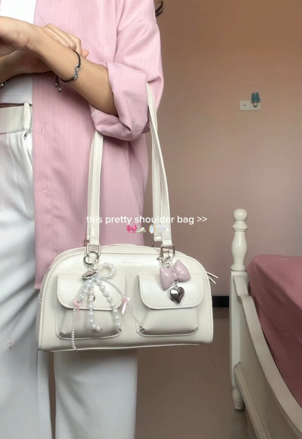 my everyday bag!🎀🤍 muat banyak & cocok ke semua outfit✨ #shoulderbag #tasbahu #tas #taswanita #taslucu