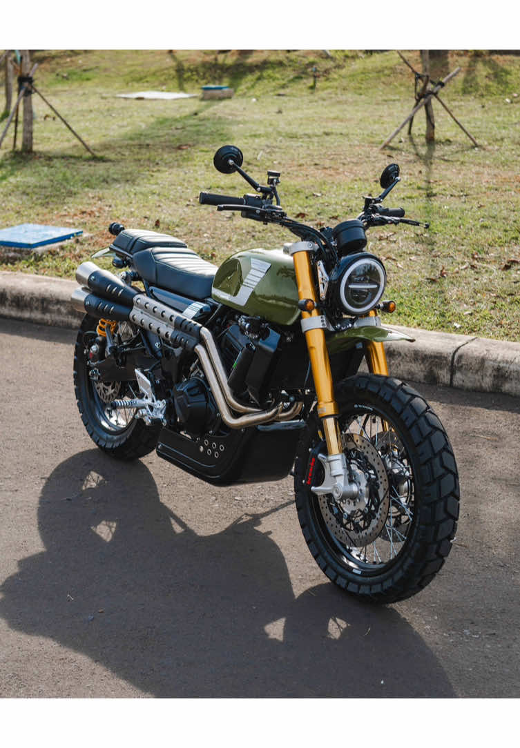 Emang ada laki-laki yang begitu? Ahh hanya mitos belaka…. . . . . #katrosgarage #atenxkatros #kawasakininja #ninja250 #custombikeindonesia 