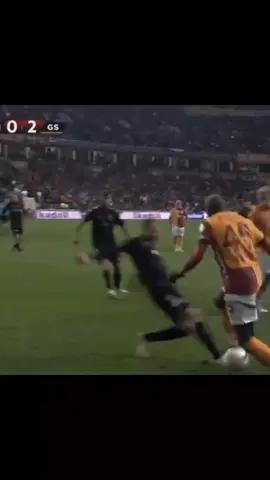 Bedo ayağını s #gabrielsara #victoroshimen #fernandomuslera #yunusakgün💛❤ #tete #galatasaray💛❤ #sachaboey #mauroicardi💛❤️💛❤️ 