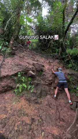 Dengkul silaturahmi sama dada is real guys😁 #gunung #gunungsalak #puncaksalak2 