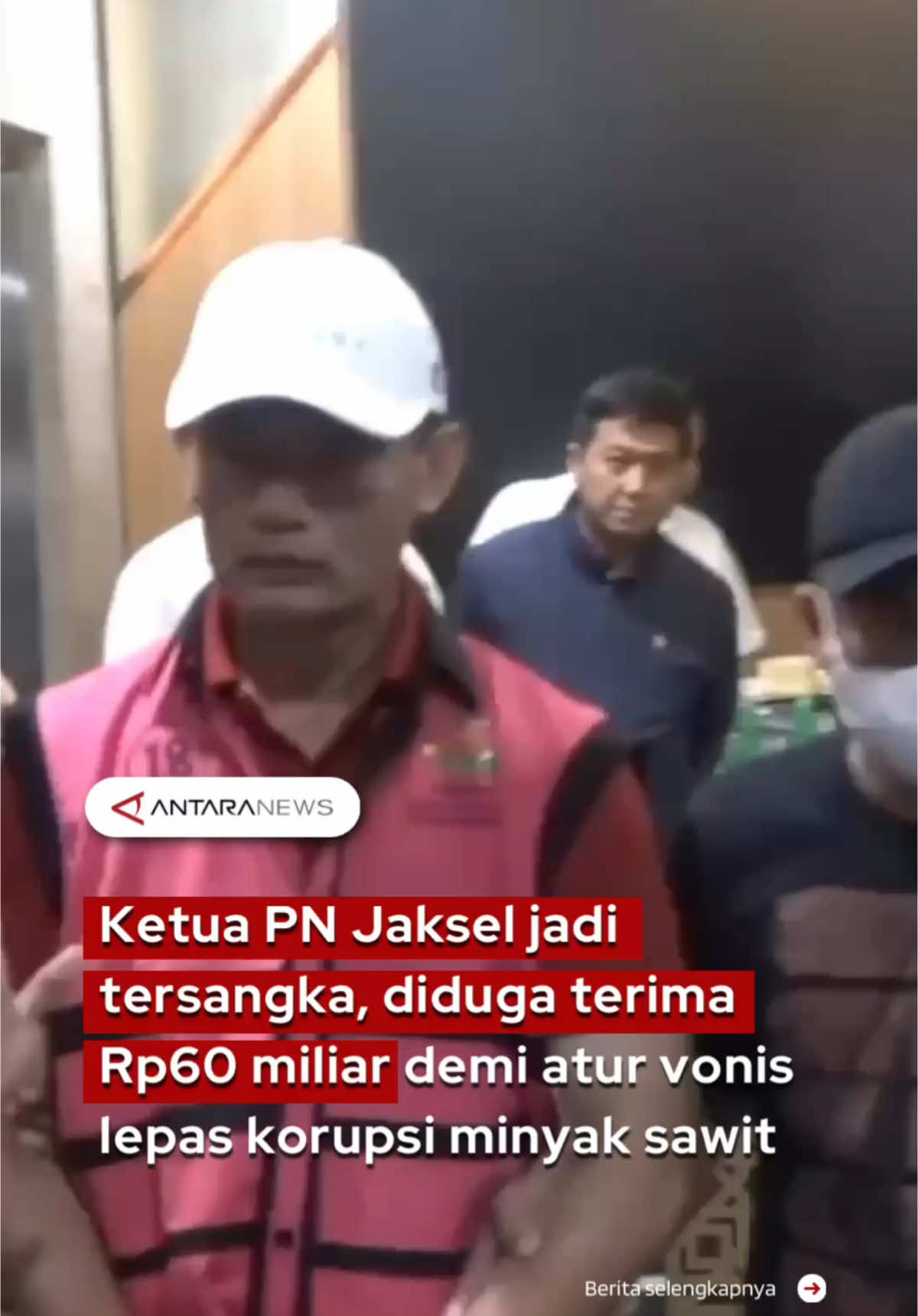 Ketua PN Jaksel jadi tersangka, diduga terima Rp60 miliar demi atur vonis lepas korupsi minyak sawit #Korupsi #pnjaksel #ketuapnjaksel #tersangkasuap #kasussuap #korupsiminyaksawit #minyaksawit #arifnuryanta #pnjakpus #kejagung #fyp #longervideos #tiktokberita 
