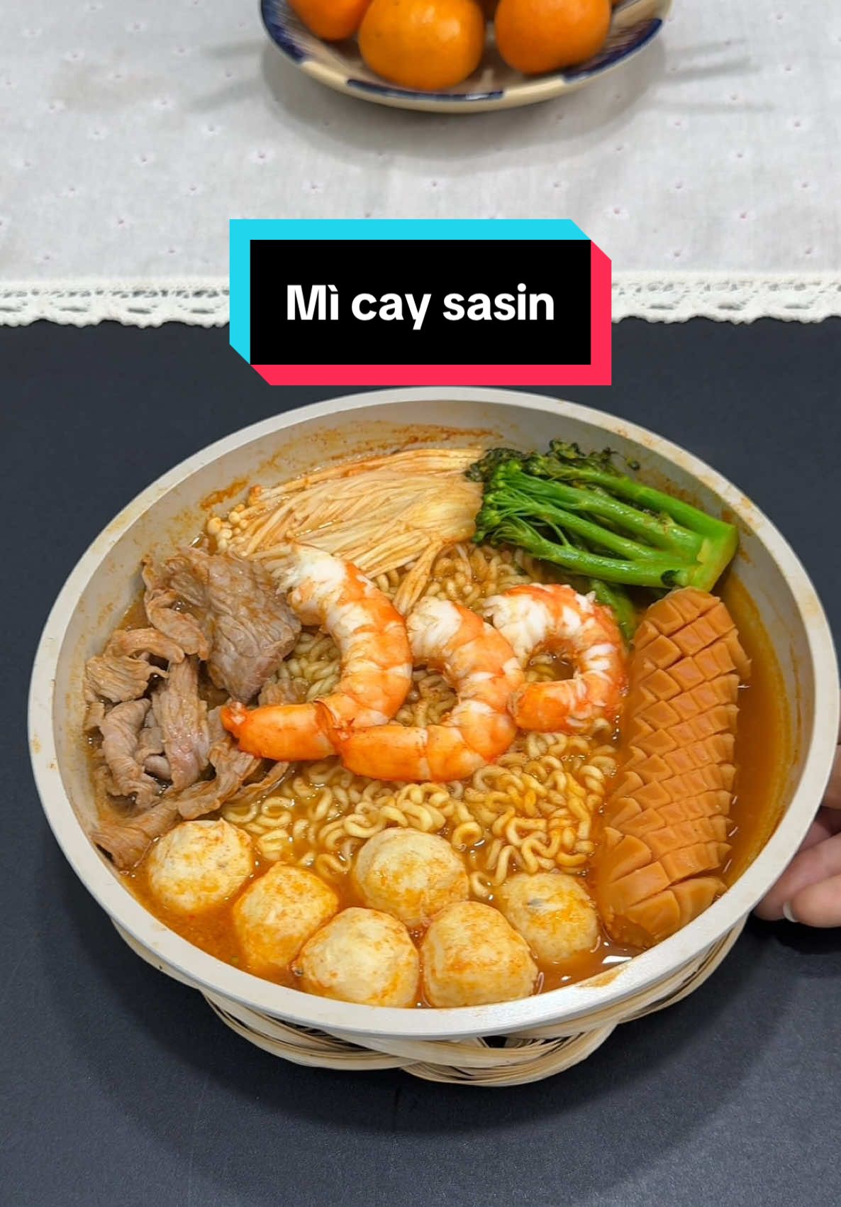 Mưa lạnh lạnh mà xì xụp tô mì cay là hết sảy luôn#bepnhachin #monngontainha #LearnOnTikTok #xuhuong #monngonmoingay #homnayangi #micay #micaysasin 