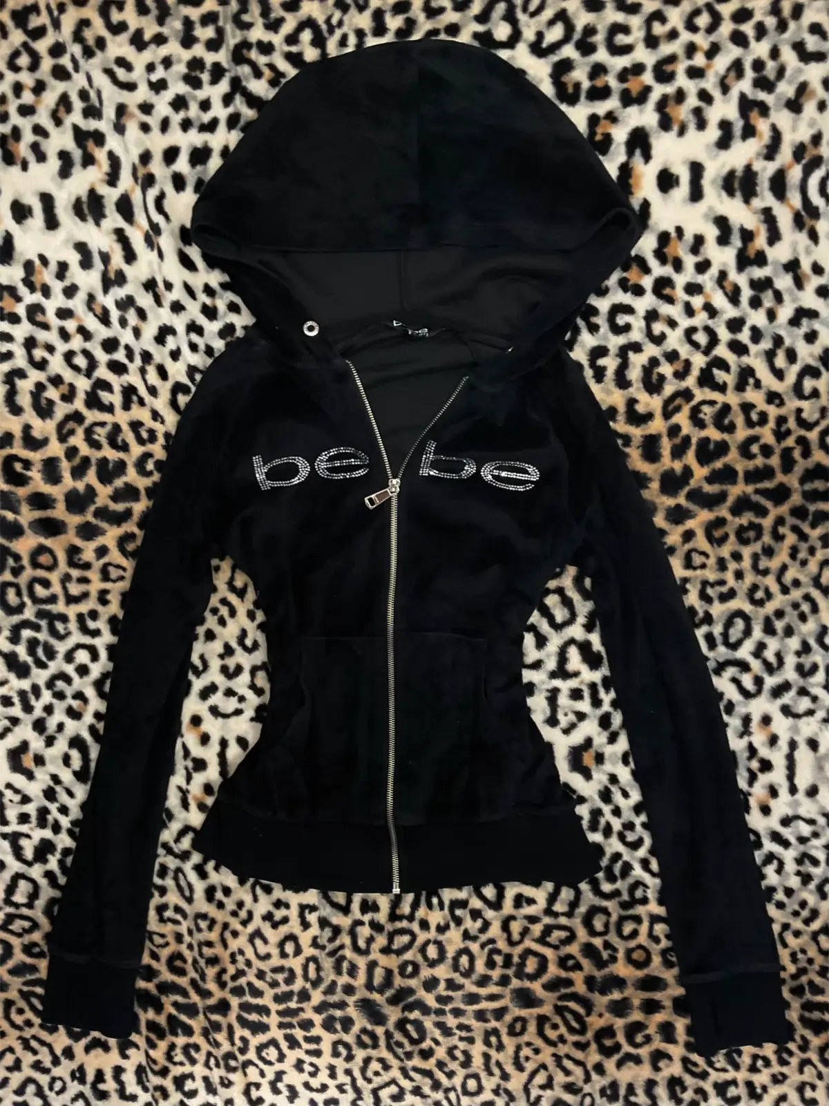 #thriftshop #alternative #outfitideas #vintedfinds #thriftfinds #outfitinspo #altclothes #furhoodie #y2k #2000s #missmejeans #juicycouture #y2kaesthetic #mcbling #parishilton #pink #vspink #abercrombie