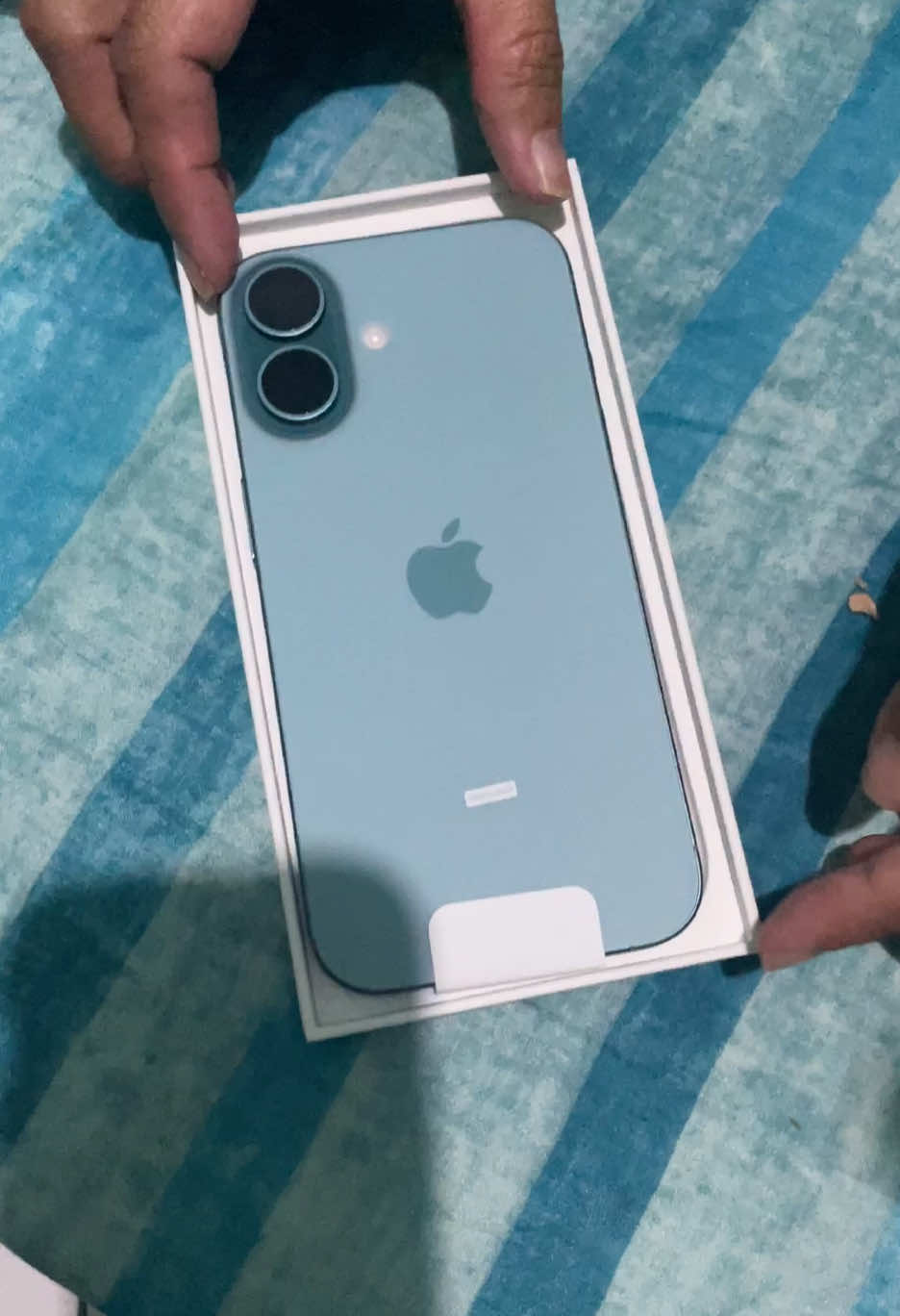 Akhirnya unboxing iphone 16 #iphone16 #iphone #ip #wibgajian #racuntiktok #fyp #keren 