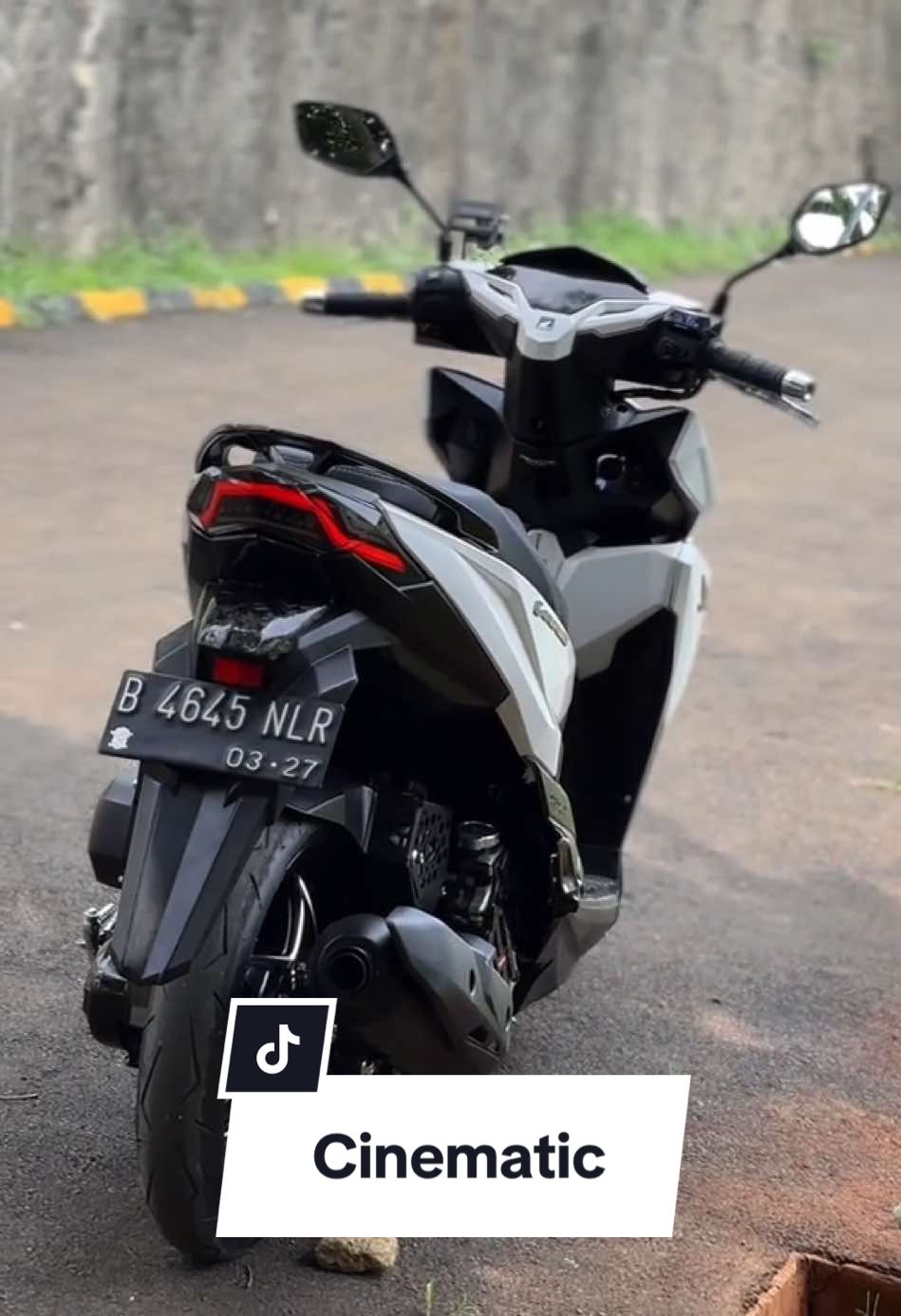 saran warna body yg gak pasaran?🗿 #varioledold #varioputih #varionistyindonesia #varioproper #vavarioan #variomodifikasi #fyp 