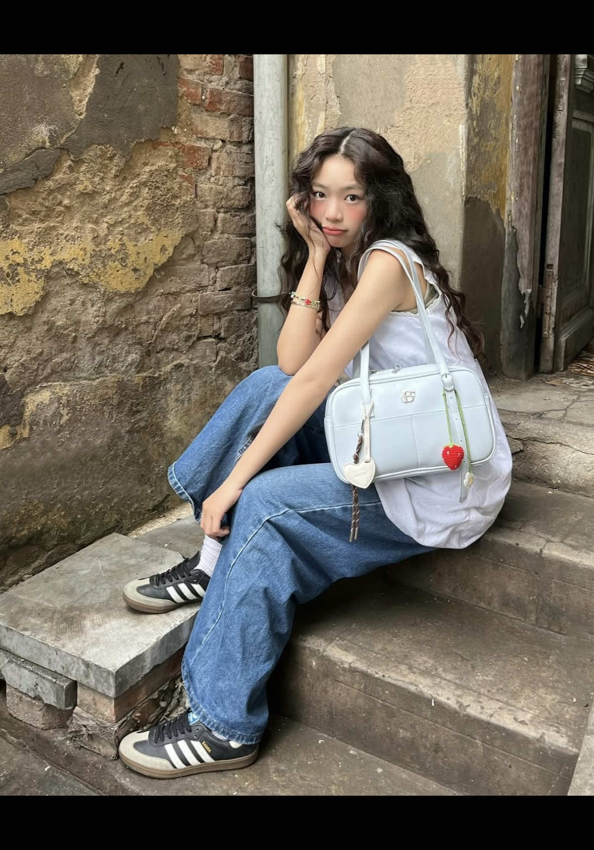 THE BABETTE BREAD BAG 🍞 Túi xinh nhà Obaghouse Bà nào mạng Thuỷ bơi zô nèee 🩵🩵🩵 ✨ Tặng kèm charm treo túi ✨ Kích thước: 29*17*9cm ✨ Dây đeo có thể điều chỉnh 💰 Giá: 585K -------- Taholiti order hàng Thái chính hãng Nhắn tin để đặt hàng Sản phẩm order Thái từ 10-20 ngày #orderthailand #orderhangthai #localbrandthai #obaghouse #xuhuong #viral 