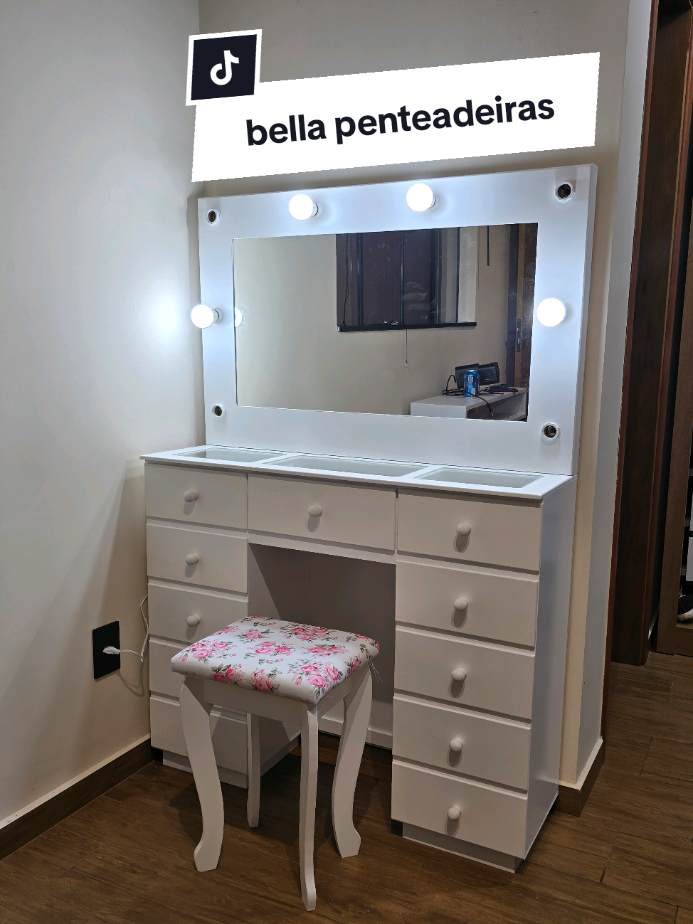 ganhei uma penteadeira do meu marido 🥹❤️ uma felicidade abrir essa caixa @Bella Penteadeira e Móveis  #sonhorealizado #penteadeiracamarim #flypシ #viralditiktok  #CapCut 