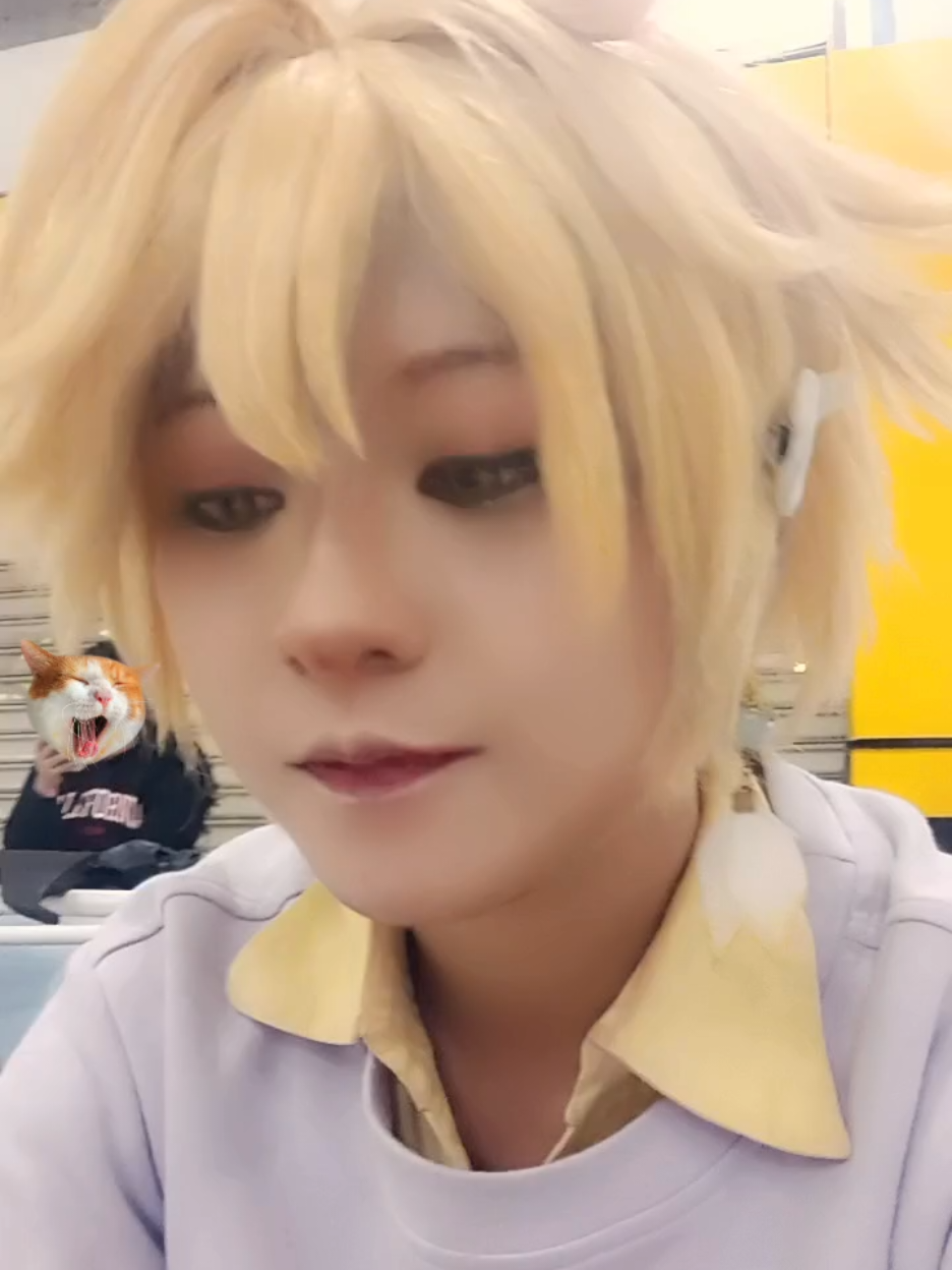 Ga Jaman , nge cosplay seharian dengan perut kosong.  MAKAN BANG!  #aether #genhsinimpact #cosplay #wigplay 