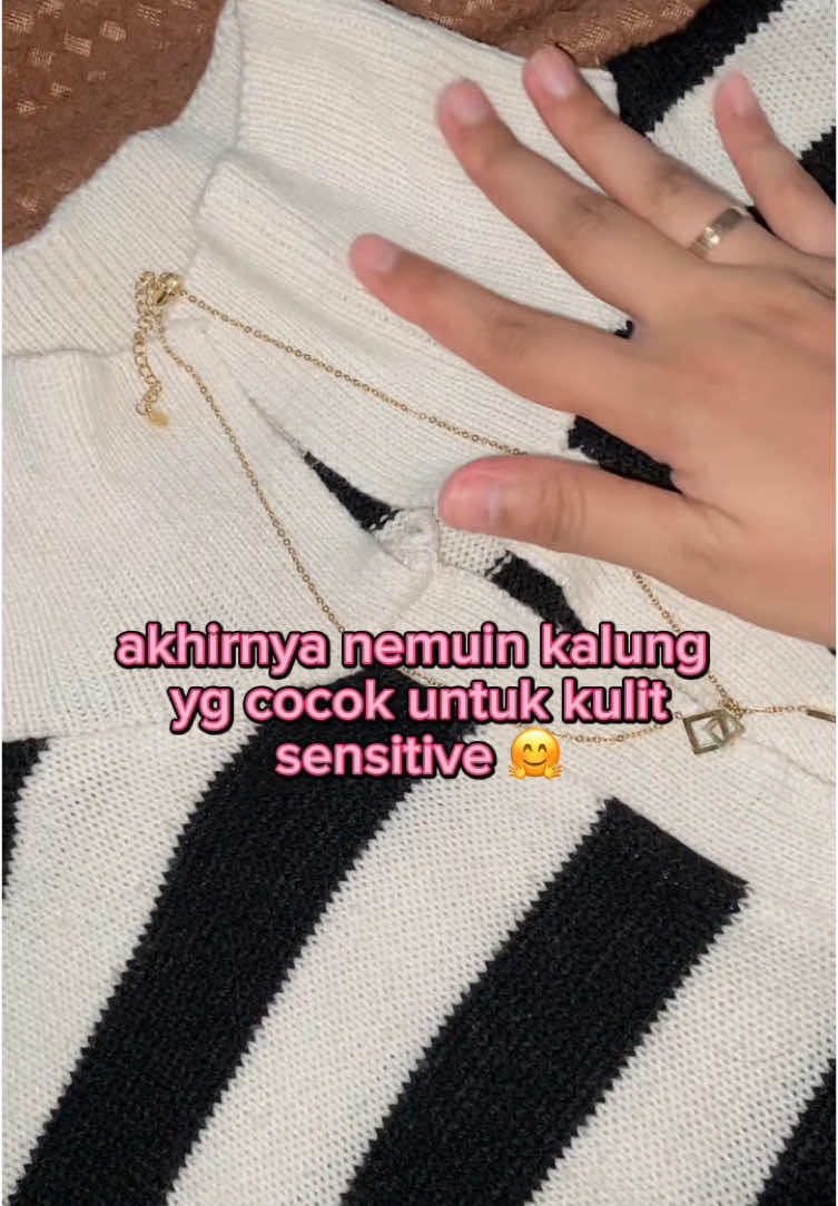 cocok buat yg kulit nya sensitive kya aku ✨ @Thiqla  #kilautanpakarat #thiqla #perhiasanthiqla #perhiasanmiripemasasli #ramadhanekstraseru #fashionmuslim #aksesorismuslimah 