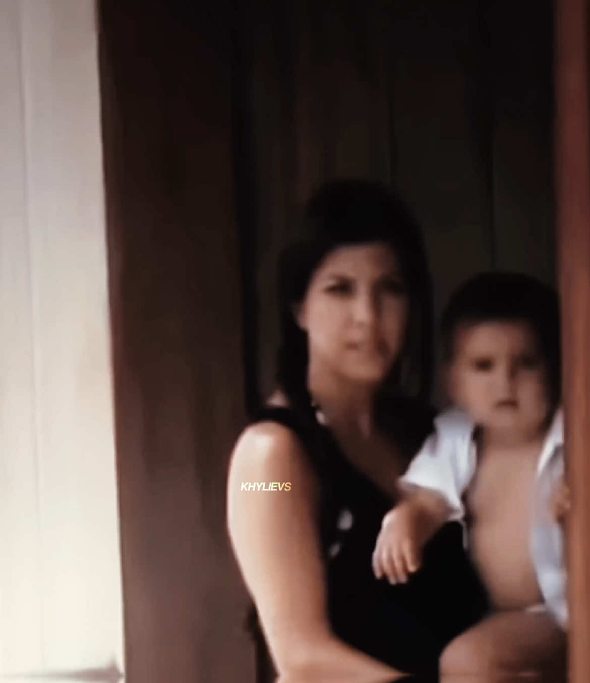 She’s not a regular Kardashian, she’s Kourtney.  #kourtneykardashian #trend #viral #fyp #kardashian #kourtneyedit 