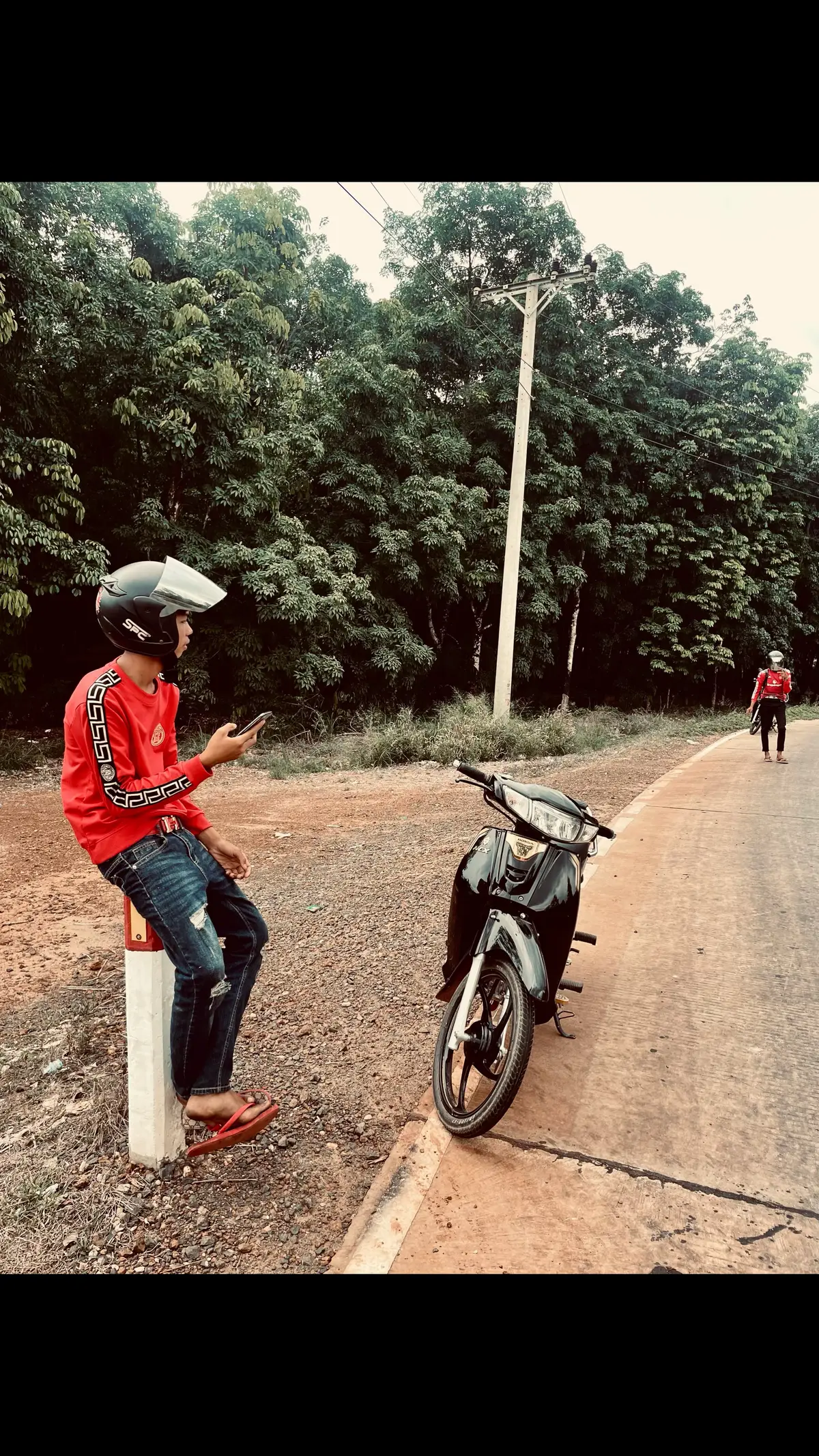 ខ្ងុំអត់ចេះអួតដូចគេទេ តែខ្ងុំចូលចិត្តគុយសា្ដប់គេអួត 😅😊