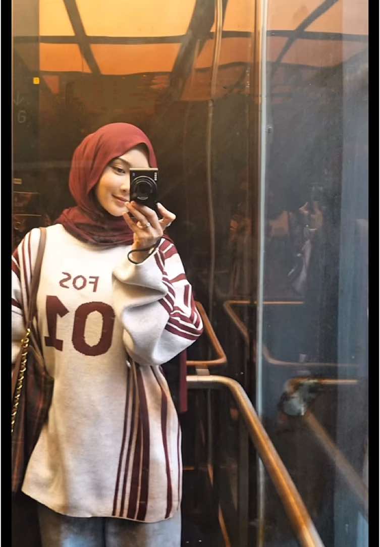 Knitwear boxy cakep bgt fitnyaa 🤍🤎 #knitwear #knitwearboxy #knitboxy #atasanwanita #atasanunisex #skenaoutfit #sweateroversize #OOTD #outfit #fashion #fyp 