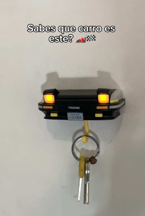 No sabes que regalarle a tu novio loco por los autos? 🚘 #llavero #toyota #autos #ae86 #llaves  Este keyholder llavero en forma de toyota ae86 con luces es el mejor regalo para mi novio loco por los autos