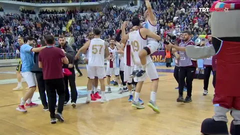Fenerbahçe Koleji'ni 74-62 mağlup eden Trabzonspor Basketbol takımımız, 7 yıl sonra yeniden TBL'ye yükseldi.👏