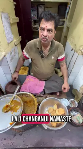 When the taste is unbeatable and the hygiene spotless – it’s gotta be Laali Changhani’s Club Kachori! #Foodie #foodbloggers #LaaliChanghani #ClubKachori #indianstreetfood 