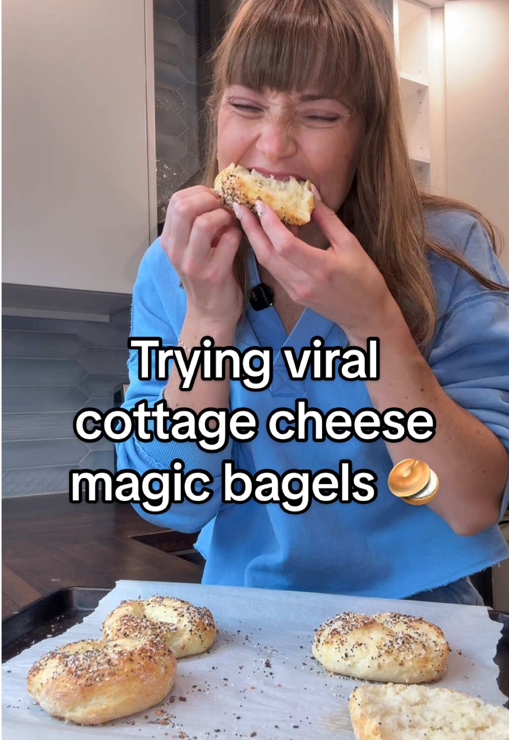 Trying the viral magic healthy cottage cheese bagels using @Bethenny Frankel recipe 🥯 Macros per bagel  178 cals | 1g F | 27g C | 14g P Measurements I used 👇 - 313g cottage cheese (1 1/4 cup) - 120g all-purpose flour (1 cup) - 6g baking powder (1 ½ tsp) - Light egg wash - Everything but the bagel seasoning - flakey sea salt Back at 350F for 30 mins. I had to keep checking along the way to make sure they’re cooked! #highprotein #bagel #foodreview #bageltok 