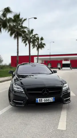 Mercedes Benz CLS - 350 Nafte - ⁠Viti 2011 - ⁠230.000 km - ⁠Luk AMG - ⁠Baxho xhami - ⁠Sensor parkimi - ⁠Sedilje me ngrohje - ⁠Sedilje me levizje eletrike - ⁠Pasqyra me mbyllje - ⁠Amortizator me susta - ⁠Xhami madh para me nuanc orgjinal - ⁠Goma te reja 90% - ⁠Disqe AMG - ⁠Letra te paguara per 1 vit - ⁠Cmimi 14.800 € - ⁠Nr 069 27 11 011