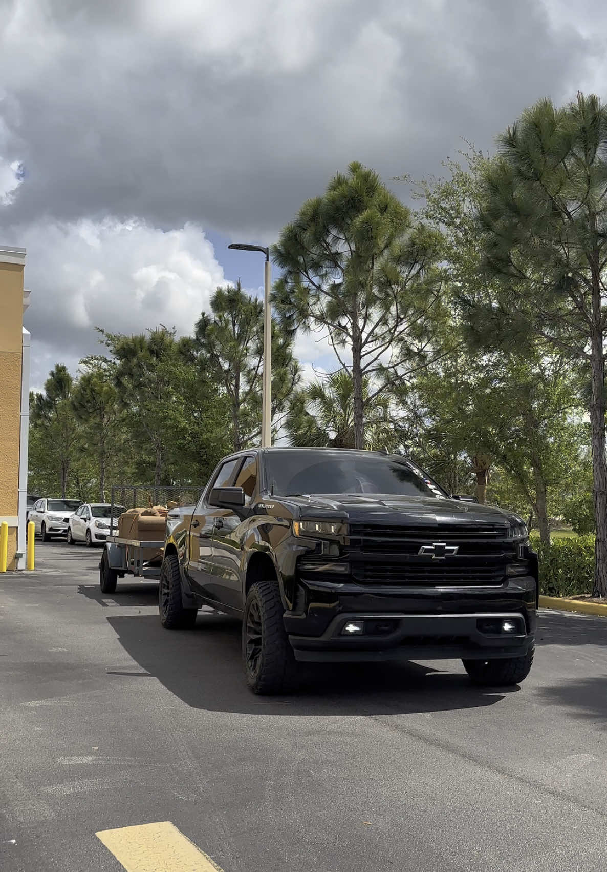 Moving for a better future 🖤✅ #staytoxic #staytoxico #streettrucks #chevynation #duramax #chevytrucks #chevy #silverado #singlecabsociety #truckinaround #dUramaxdiesel #droppedtrucks #explore #reels #explorepage #dailytrucks #streettruck #fyp #fypシ #parati #reelsinstagram #trucksrslow #exploremore #baggedtrucks #trucknation #droppedrams #dieseltrucks #trucklife #trust #alwaysabilliondollarvideo