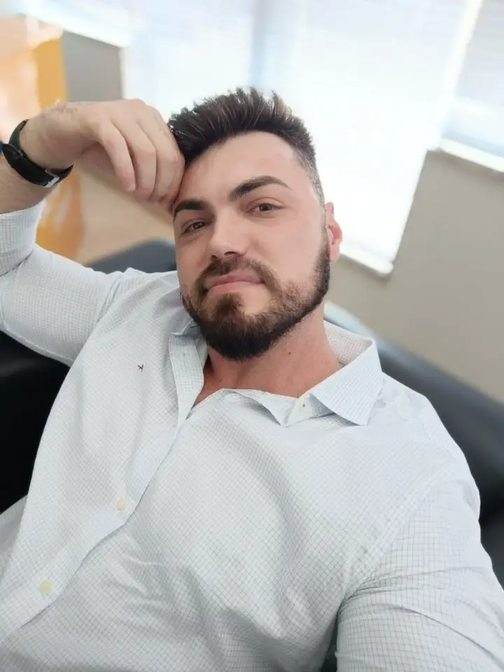 Os tempos mudam, pessoas mudam, homens mentem.Ele não, nunca! Nós seremos reconhecidos pelo amor. 🤍