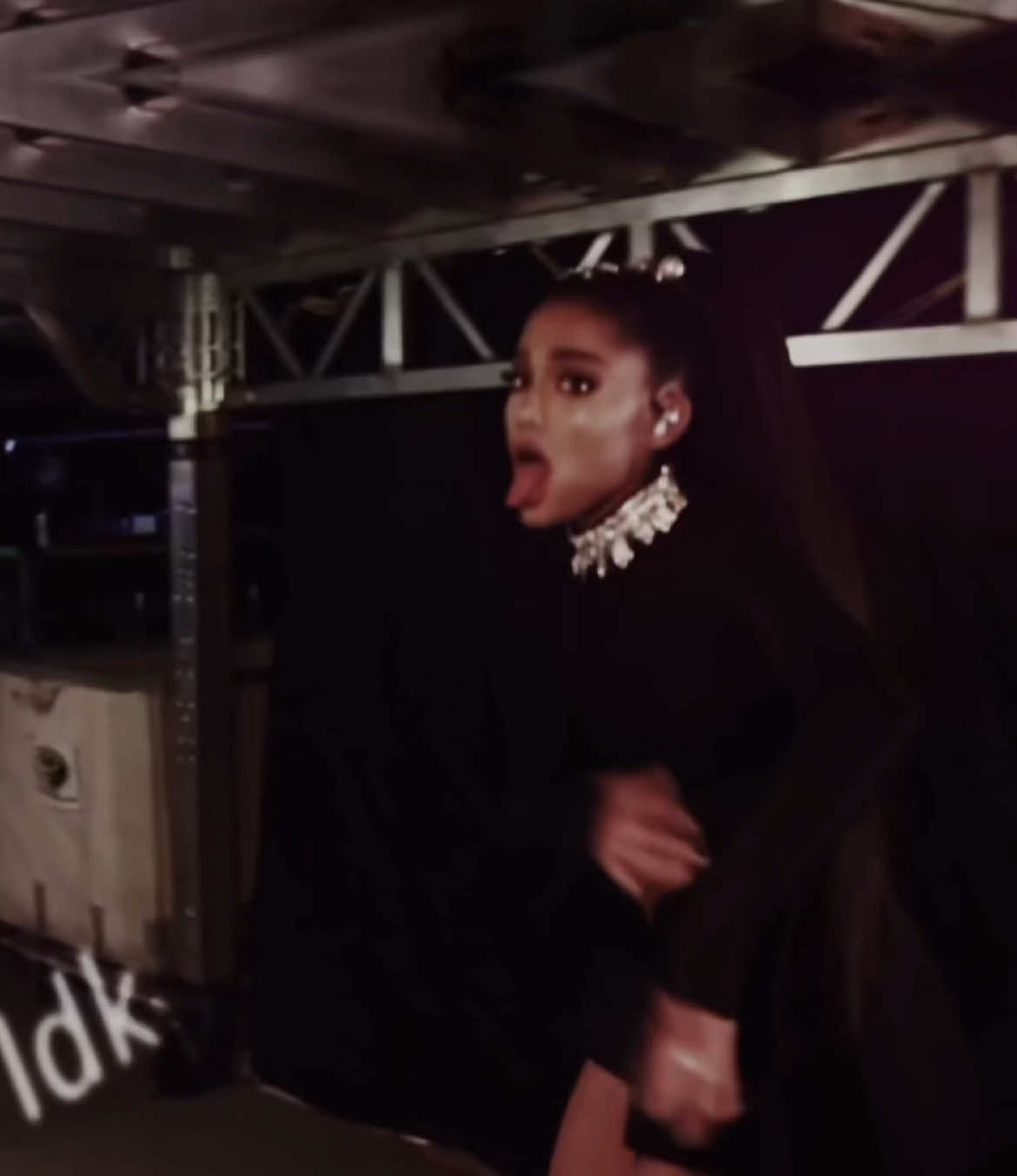 #ARIANAGRANDE /:me encontro sem criatividade para edits/mudei de nome!!#foryoupage #foryour #fyp #vaiprofycaramba #wzxycba #videostarpro #fypシ゚ #arianagrande #arianagrandeedit  scp/buterascp 