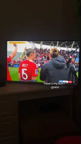 BAHA I FOUND THIS SO FUNNY 🤣 ALSO WHY AM I SO SHADOWBANNED FIX IT TIK TOK! #fyp #goviral #manutd #celinbizet #graceclinton #WomensFootball 