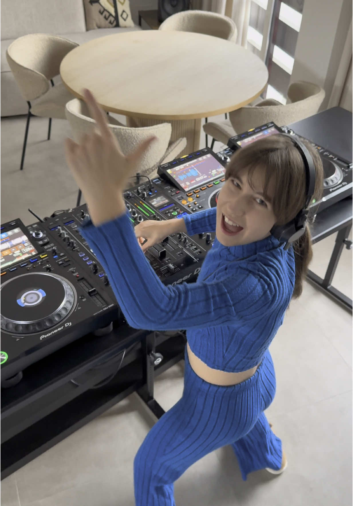 ENJOY MY NEW MIX FOR SUNDAY MY FRIENDS 🎶🥳❤️‍🔥💃 #djmix #djgirl #dj #techhouse #spain🇪🇸 #marbella 