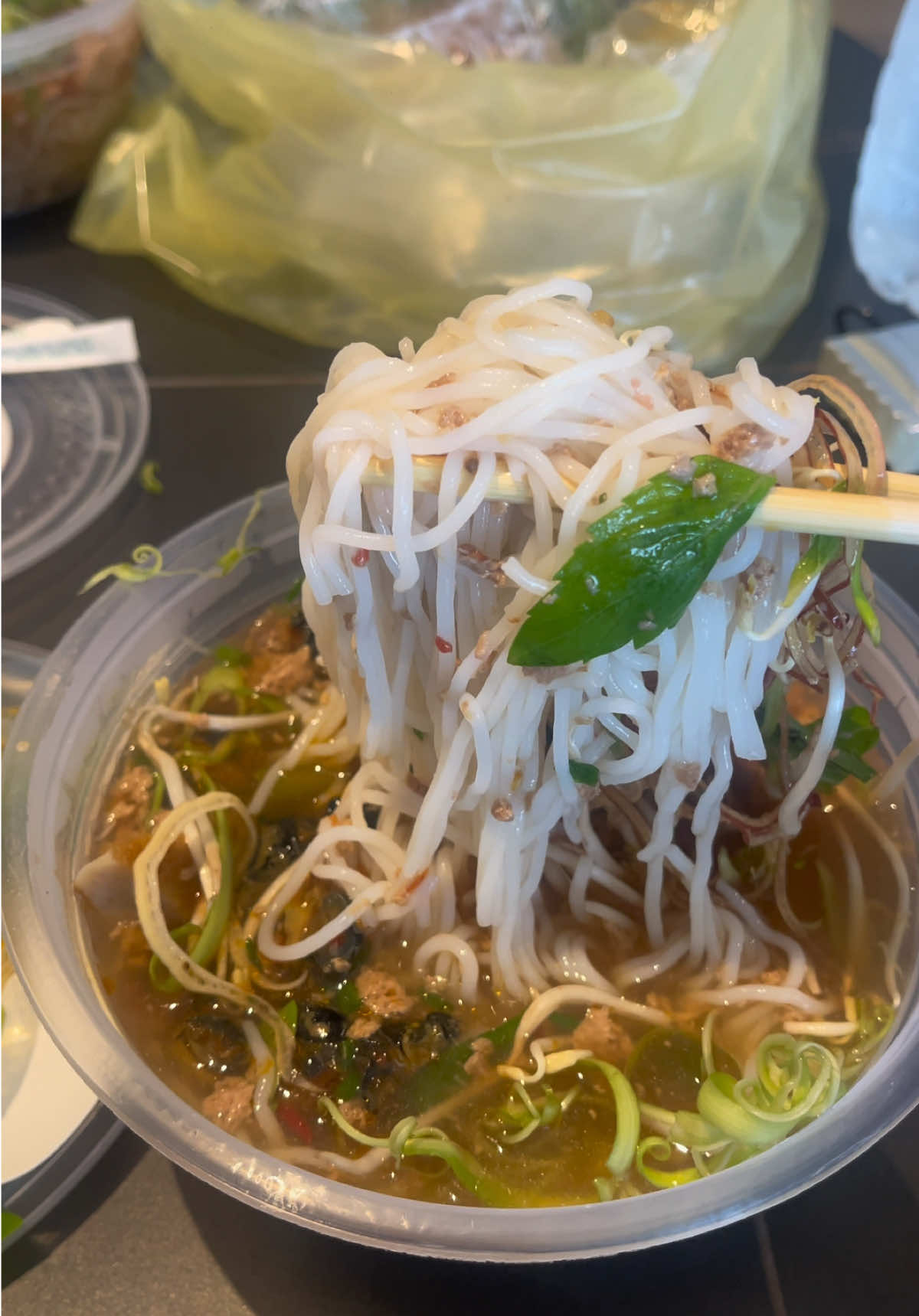 Food delivery in Saigon, Vietnam is top tier 🔥 #bunriu_🍲 