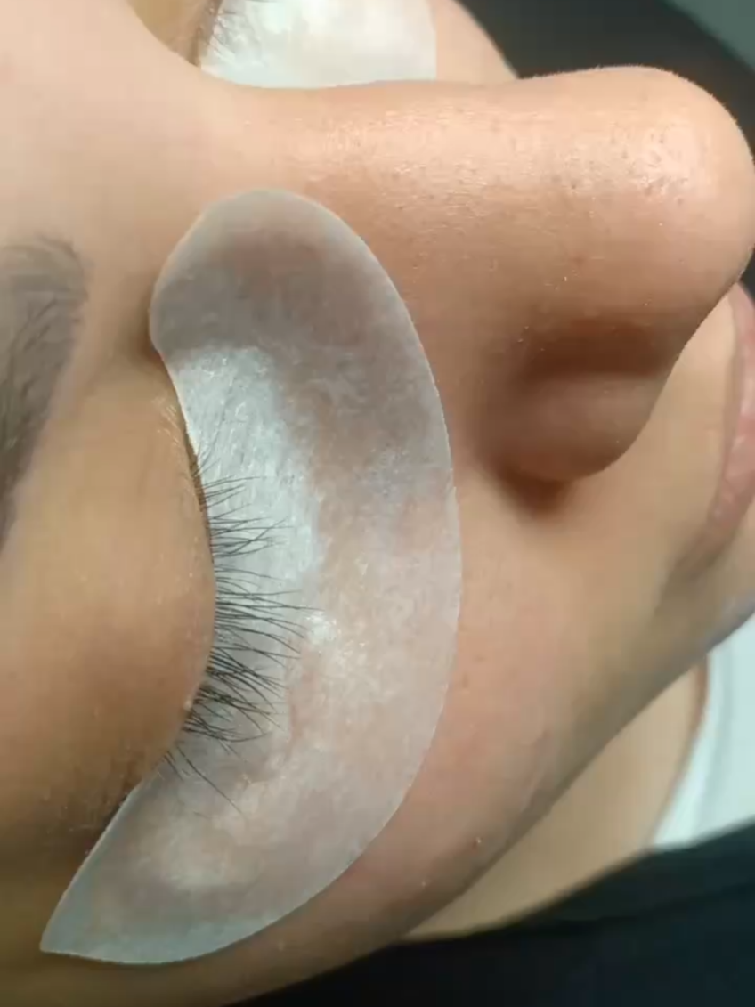 رموش شهريه  عند ميرا غير اى مكان 😉  #رموش🧷💕 #lashes #رموش_دائمة #mirabeautyhouse 