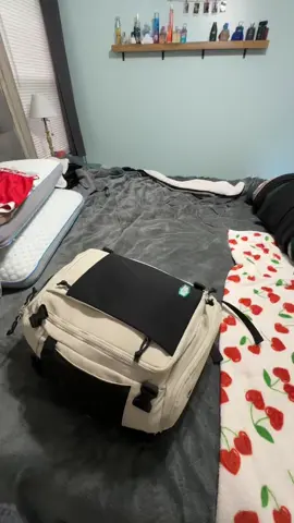@BAGSMART sent me this amazing backpack that fits SO much inside. I use this for all my travel needs !!! #springfashion #spring #bagsmart #bagsmart