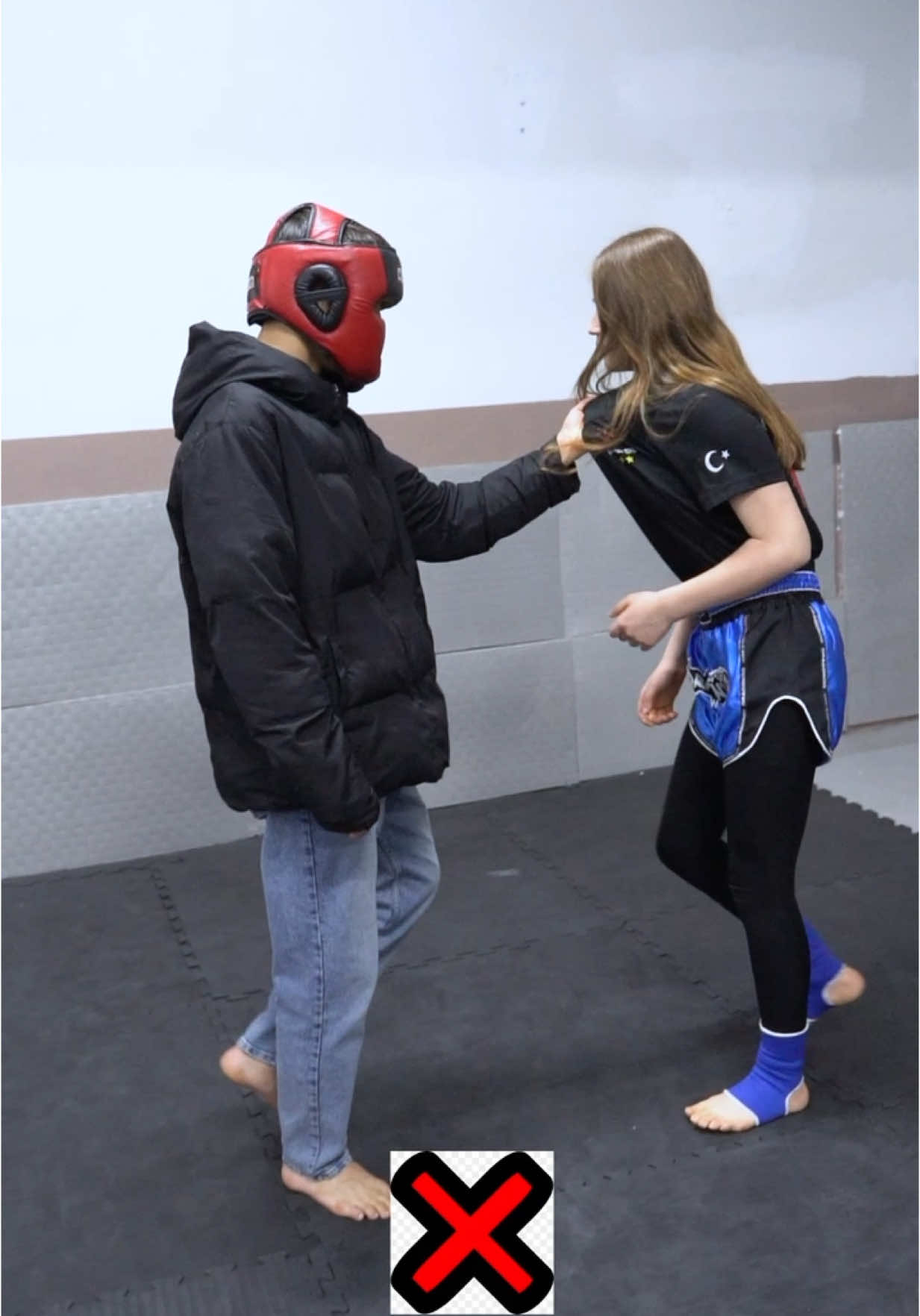 KIZLAR SAVUNMA TEKNİKLERİ. ÖĞRENCİM @tpl_cise  @karmadovus_  #boxingtraining #wingchun #wingtsun #aikido #bodybuilding #hapkido #wingtsun #kungfu  #mmafighter #UFC #kicboxing #muaythaifighter