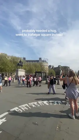 singing, dancing, bigben, typewriter man, skateboarding, everything in one place                                           #thingstodoinlondon #london#trafalgarsquare #centrallondon #danceinlondon #typewriterpoetry 