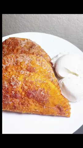Apple caramel empanadas are so delicious and easy to make #caramel #apple #empanadas #tacobell #delcious #enjoy #dessert #bebekitchen #bebekitchen6#blessed 