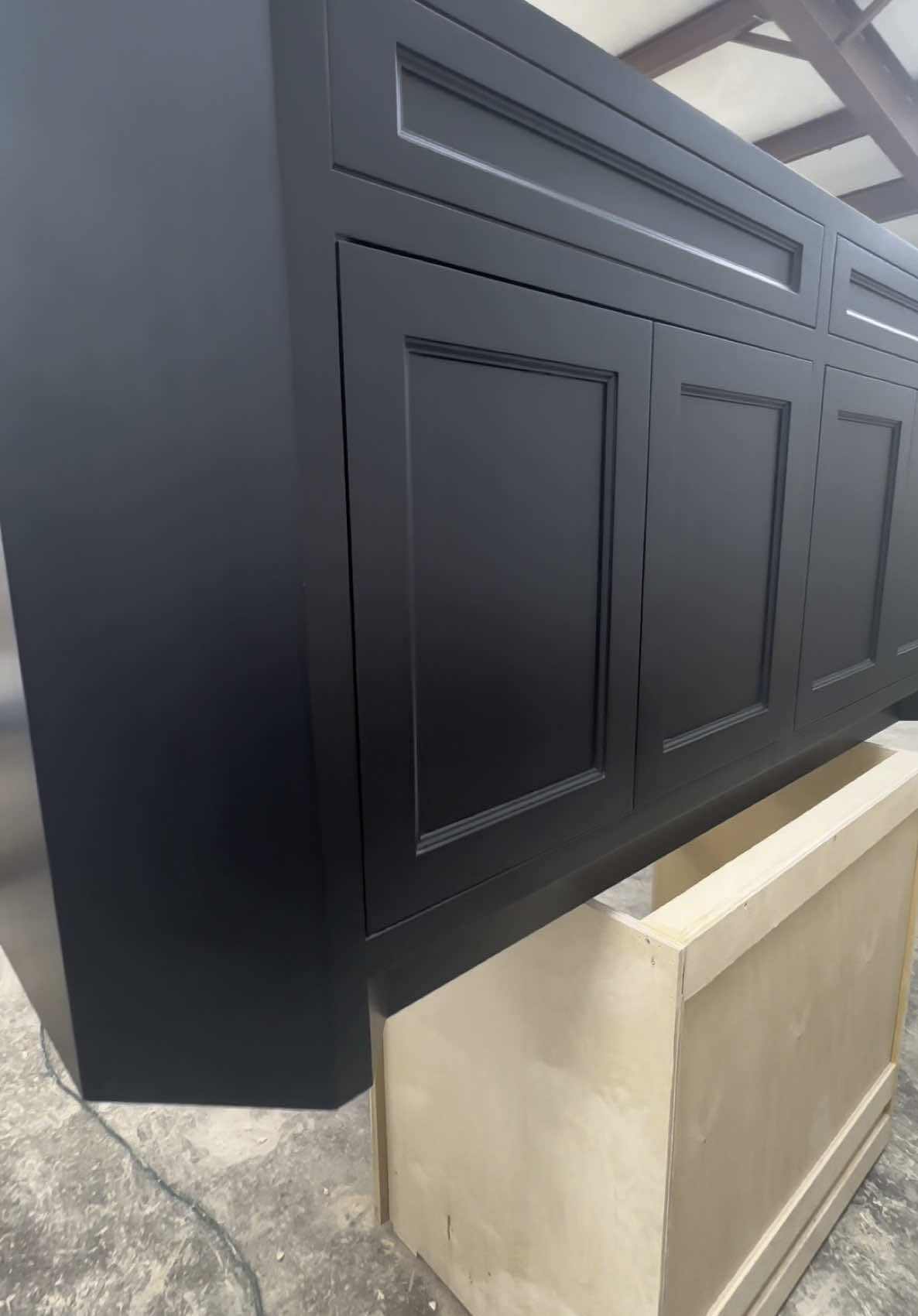 Como ven este hermoso proyecto , que hicimos en mi taller desde cero👌#cabinetmaker #carpinteria #tallerdecarpinteria #trucosdelavidadiaria #carpinteriafina #ebanisteria 