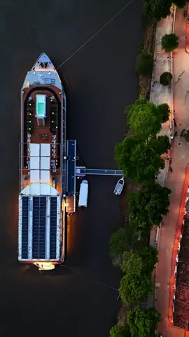 Como en el amor en los tiempos del cólera, pero esta vez, es el amor en los tiempos del país de la belleza. #gabo #amorenlostiemposdecolera #ferminadaza #florentinoariza #riomagdalena #paisdelabelleza #Colombia #crucero 