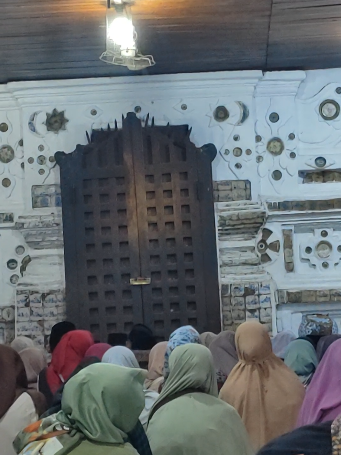 Ziarah di Makam Sunan Gunung Jati, Cirebon, Jawa Barat