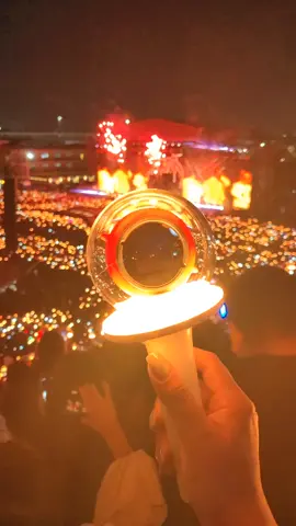 Es la primera vez que vivo la experiencia de la lightstick conectada al concierto por eso quería grabar ese momento #cdmx #straykids #concierto 