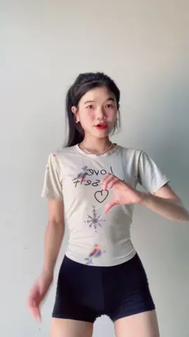mới ăn xong hơi bel nên bóp eo