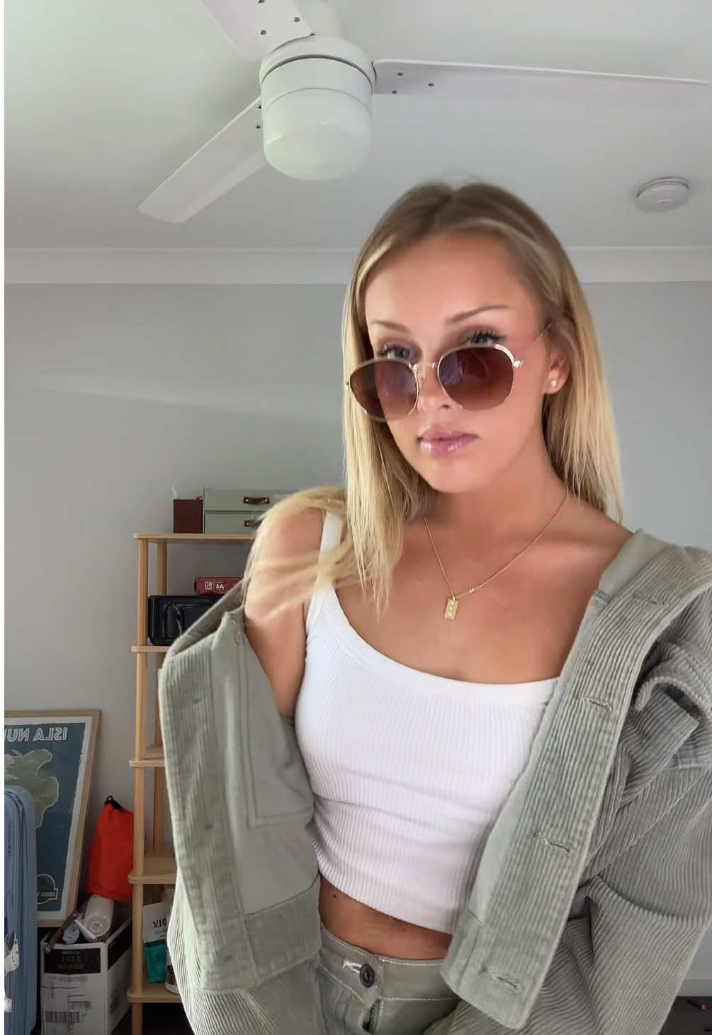 Coachella day 3🙈😂 (grwm for the supermarket 😭) Brand new videos up on my IG! ( chloedillon_official ) #coachella #grwm 