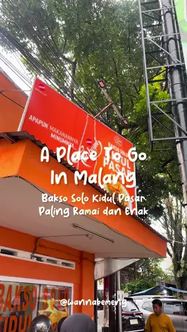 BAKSO SOLO KIDUL PASAR PALING RAMAI DAN ENAK DI MALANG🤤 Bakso solo paling diserbu sama warga malang karena di jam berapapun pasti ramai bahkan pas belum buka udah pada antri😭🫵🏻 1 porsi bakso campur cum 24k an aja udah lumayan kenyang dengan kuahnya yang ngaldu banget🤤 Buat para pencinta bakso yuk cobain😍 Overall Rate: 9/10 📍Bakso Solo Kidul Pasar @Bakso Solo Kidul Pasar.  Jl. Ahmad Yani No.57, Purwodadi, Kec. Blimbing, Kota Malang, Jawa Timur 65126. #aalberkelana #malang #exploremalang #kulinermalang #placetogo #kulinermalanghits #makananmalang #malangkuliner #malangfoodies #jajananmalang #makananviral    #rekomendasimakananmalang #baksomalang #rekomendasibaksomalang #baksosolokidulpasar 