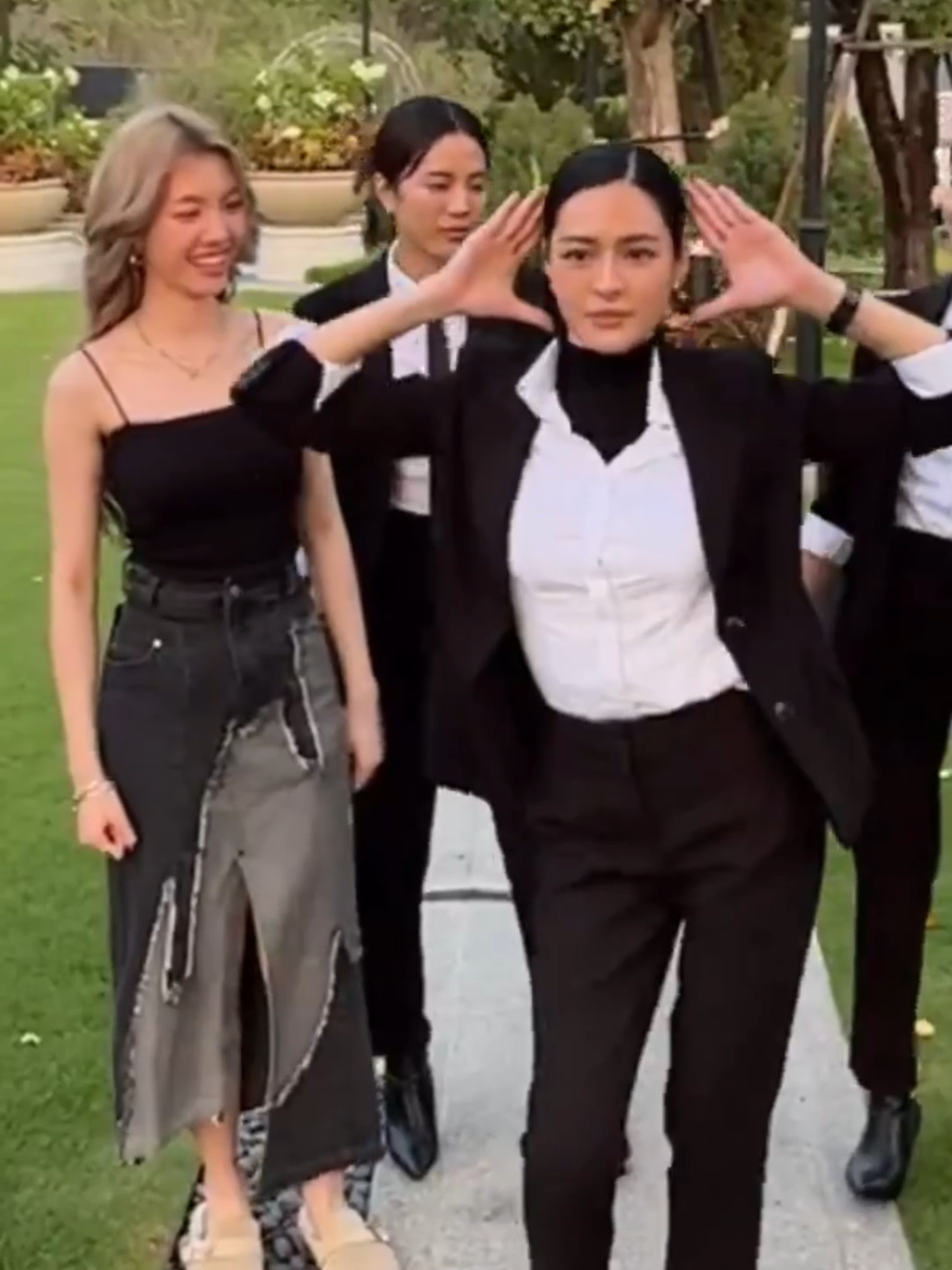 หลิงไม่เต้นกี่โมง? #linglingkwong #ormkornnaphat #หลิงออม #LingOrm #badshawty 