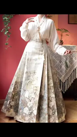 🐳🪡✨👗Các họa tiết của Thêu Mã Diện đẹp quá, cảm giác như một tác phẩm nghệ thuật đang di chuyển vậy#tiktok #tiktokshop #váy #dress #fuxir #mãdiện #hanfu 