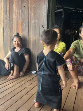 မချစ်ဘဲမနေနိုင်