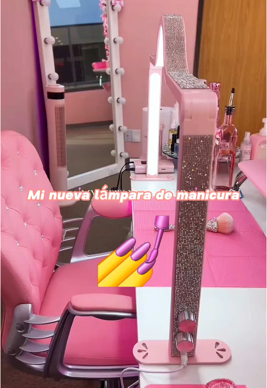 The moon… but make it ✨aesthetic✨She’s not just a lamp, she’s a whole mood#half moon lamp#nailtech #livestream #nailsartvideos 