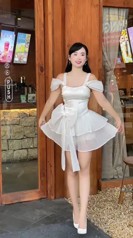 Đi Tiệc Mặc Gì …..#TikTokLIVE ###thinhhanh #vaydutiec 