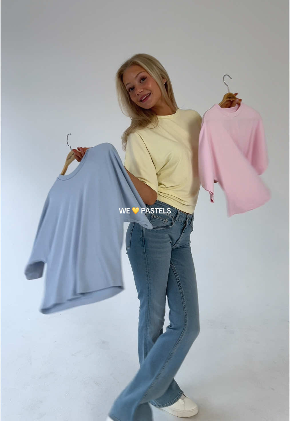 OUT NOW💛💗🩵 the t-shirt top ”Emmie” is now available in light, pastel colors! #lager157 #newin #tshirttop #pastels #butteryellow 