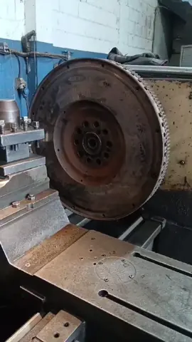 usinagem no volante do motor  #machine #torno #fresadora #cnc #usinagem #o #industria #a #metal #mecanizado #mecanica ##fresa #machining #metalmecanica #n ##ceramica #cncmachining #ferramentaria #tornearia #mecanizadocnc #metalurgia #tornocnc #machonist #engenharia #tornomecanico #cncmachine