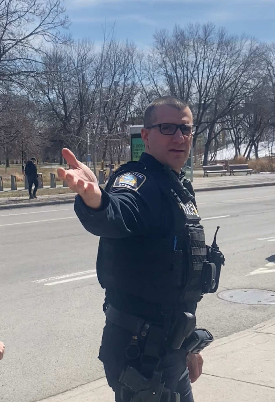 Police Looking For Suspect #qcpolice #qctiktok #mtlpolice #policework #lawenforcement #policeintervention #policeonthejob #spvm #lawenforcementcommunity #karenpolice #policebust 