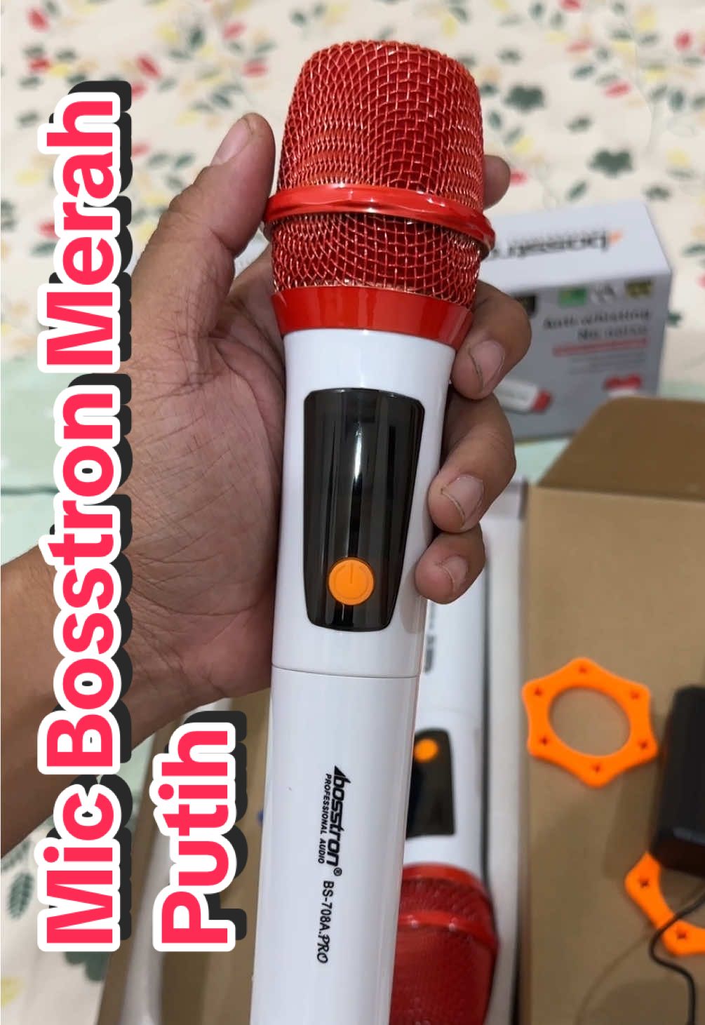 Mic wireless Merah Putih sekalicas sudah belasan jam bisa di pakai , yang mau boleh pilih aja mau single mic atau double mic #mic #mickaraoke #micwireless 
